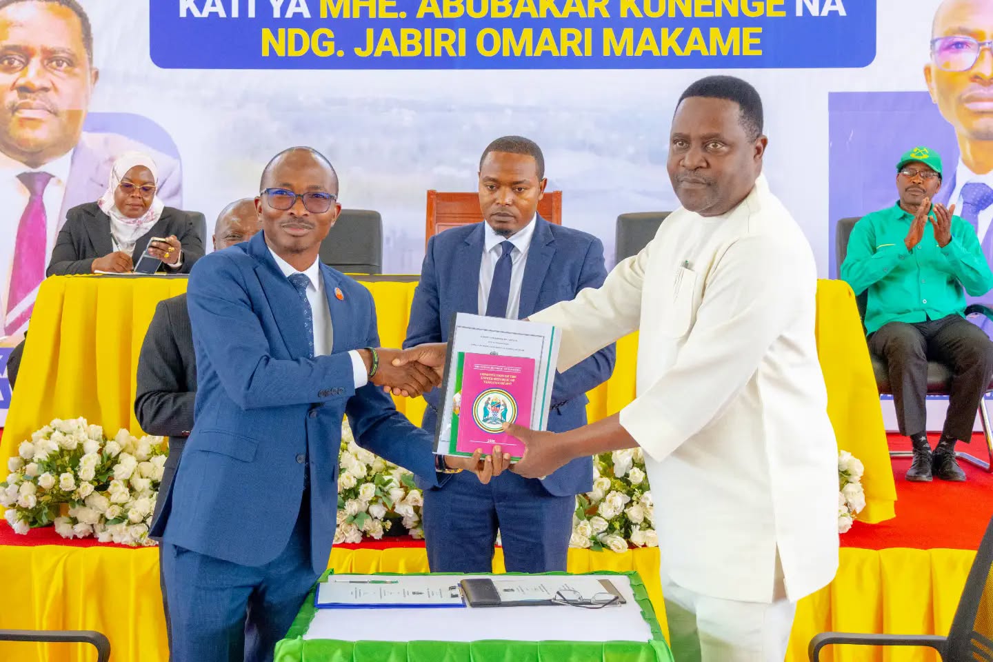 RC KUNENGE AKABIDHIWA RASMI OFISI YA MKUU WA MKOA WA SONGWE